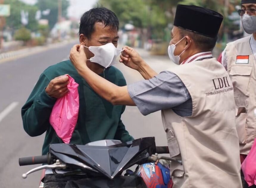 LDII Kayuara Bagikan Masker Gratis di Tengah Kabut Asap Muba