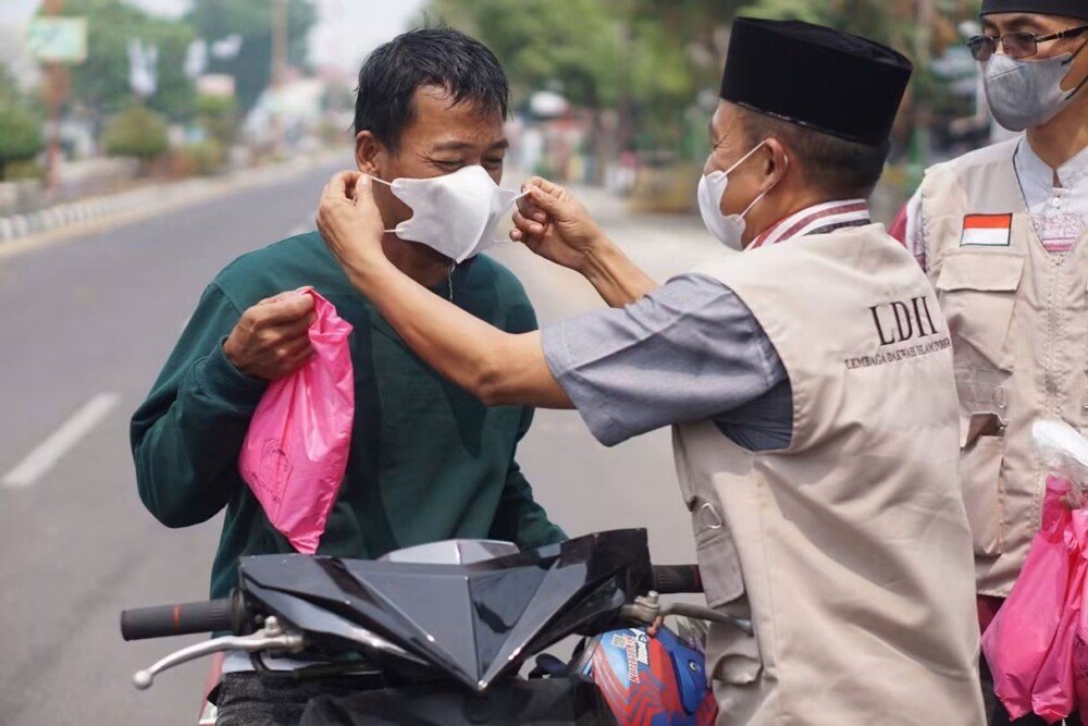 LDII Kayuara Bagikan Masker Gratis di Tengah Kabut Asap Muba